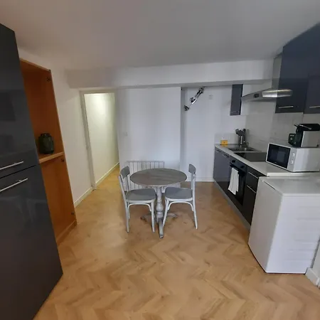 Апартаменты Le Crebillon - 30m2, 2 Prs, 1 Ch, Centre *